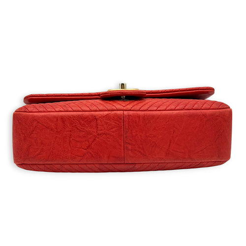 Chanel Chevron Classic Flap Red Shoulder Bag in Calfskin, Gold hardware_5