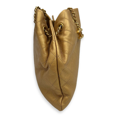 Chanel Quilted Drawstring Gold Shoulder Bag in Calfskin, Gold hardware_3