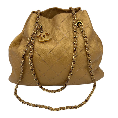 Chanel Quilted Drawstring Gold Shoulder Bag in Calfskin, Gold hardware_3