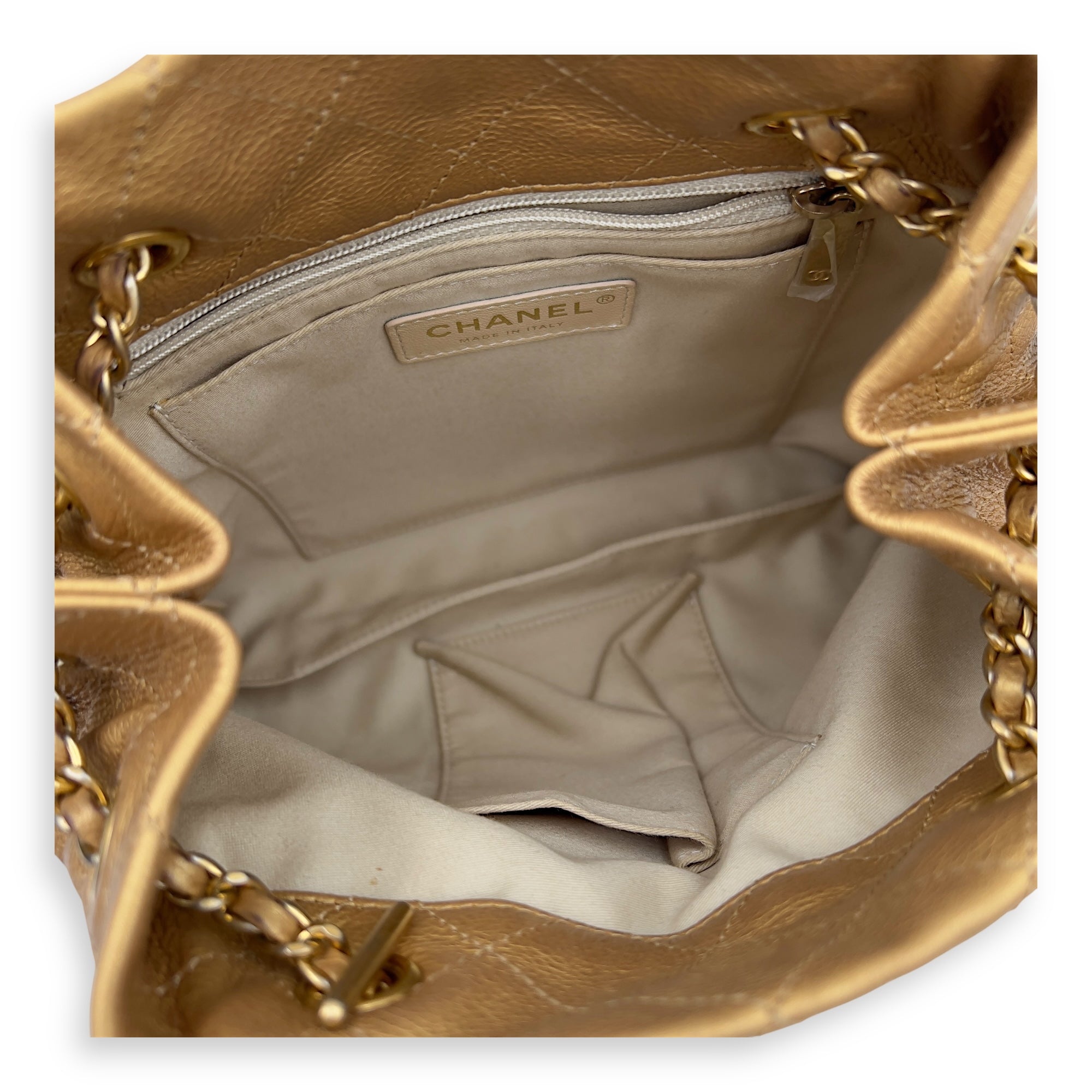 Chanel Quilted Drawstring Gold Shoulder Bag in Calfskin, Gold hardware_6