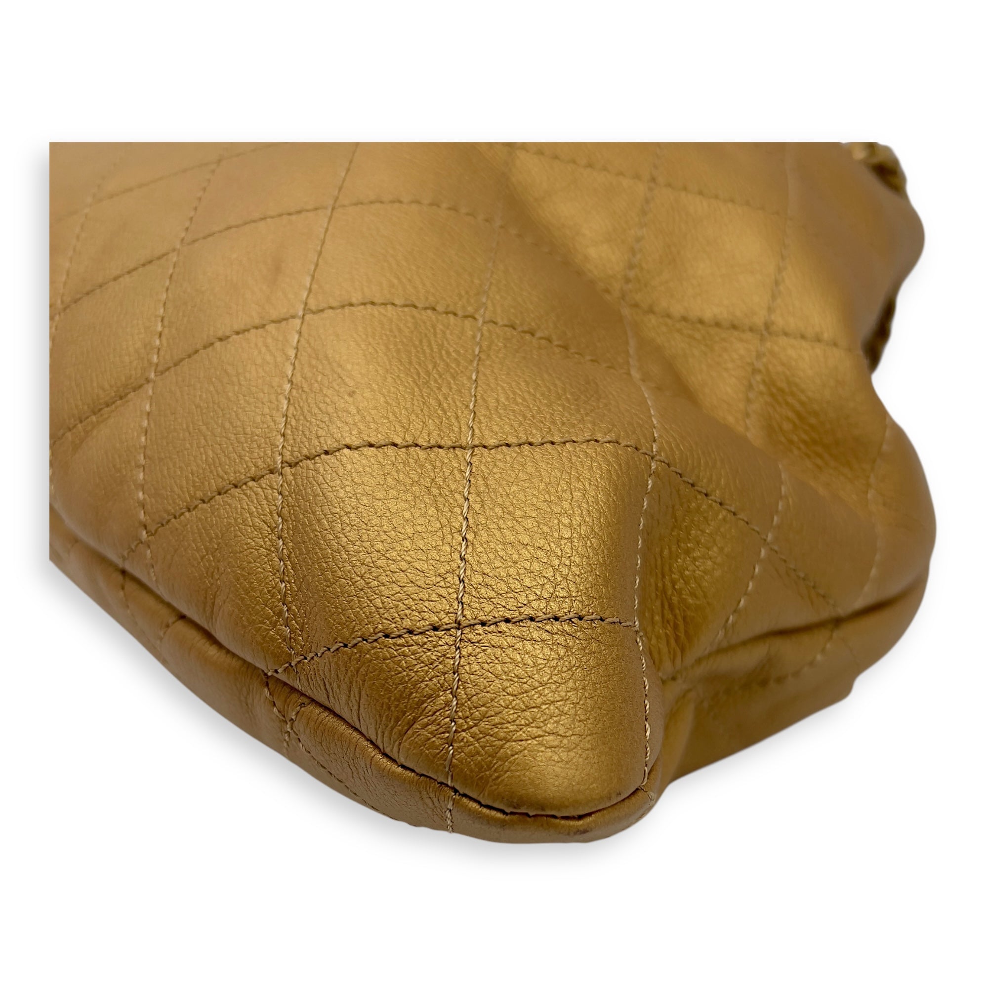 Chanel Quilted Drawstring Gold Shoulder Bag in Calfskin, Gold hardware_8