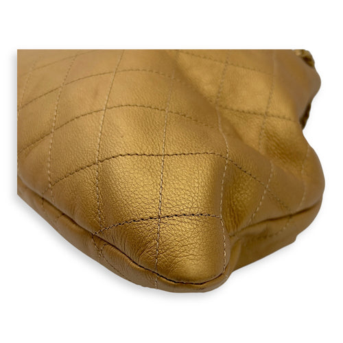 Chanel Quilted Drawstring Gold Shoulder Bag in Calfskin, Gold hardware_8