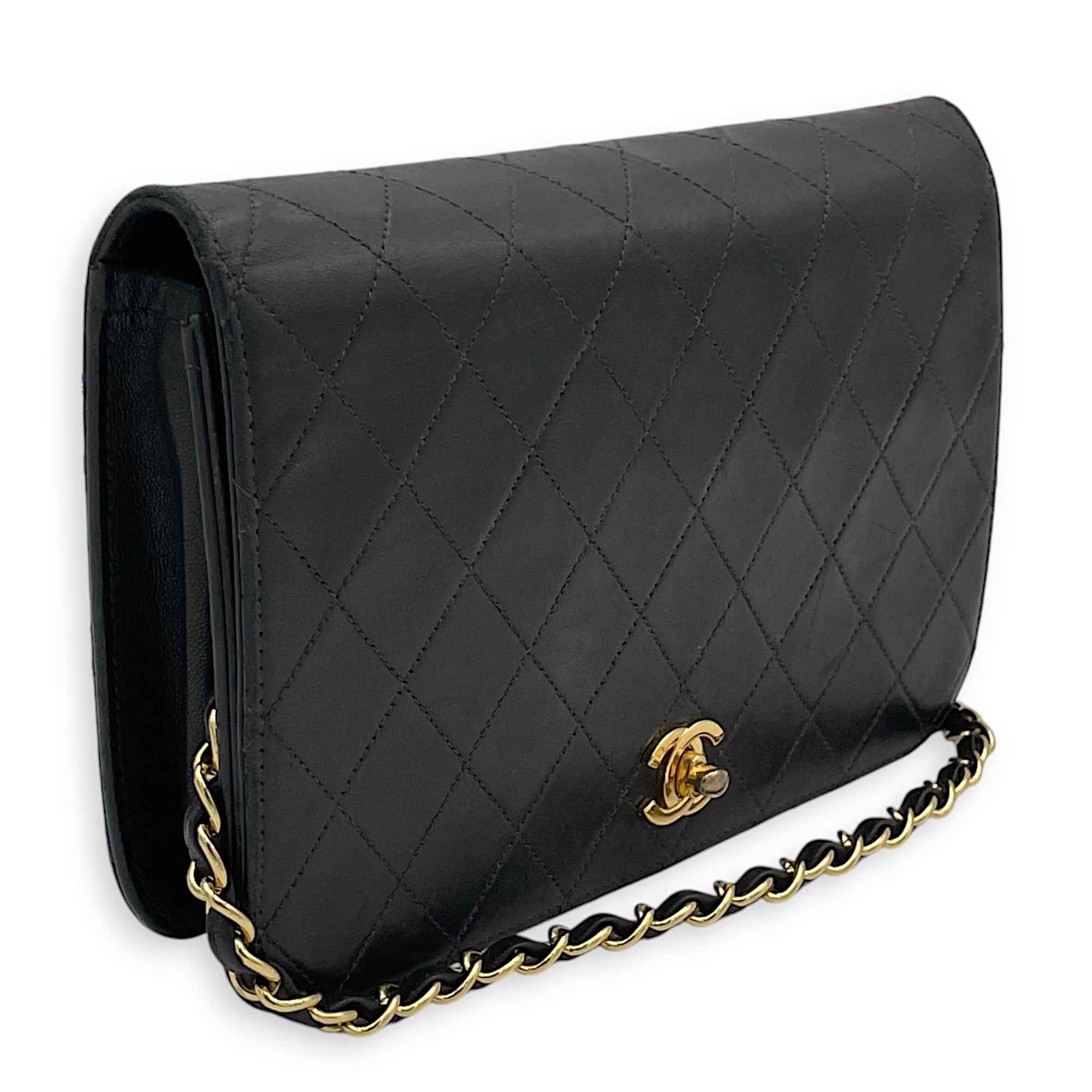 Chanel  Vintage Quilted Flap Crossbody bag in Lambskin, Gold Hardware_2