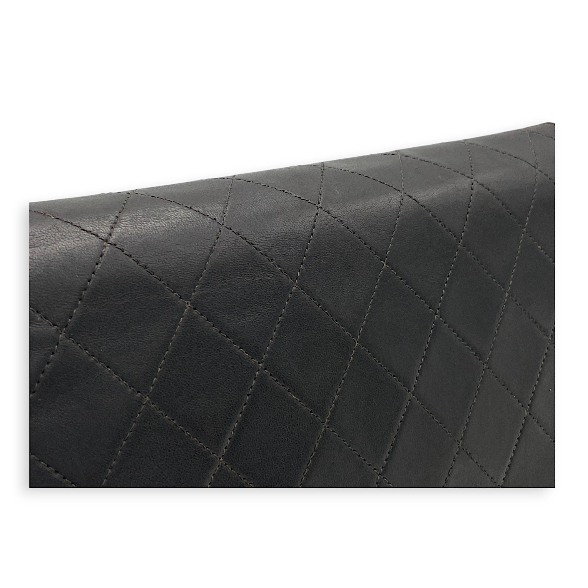 Chanel  Vintage Quilted Flap Crossbody bag in Lambskin, Gold Hardware_5