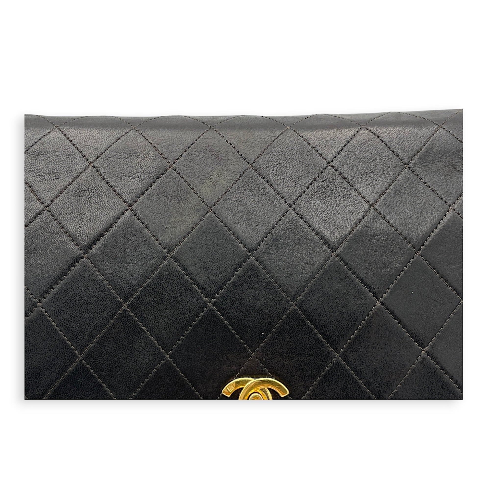 Chanel  Vintage Quilted Flap Crossbody bag in Lambskin, Gold Hardware_6