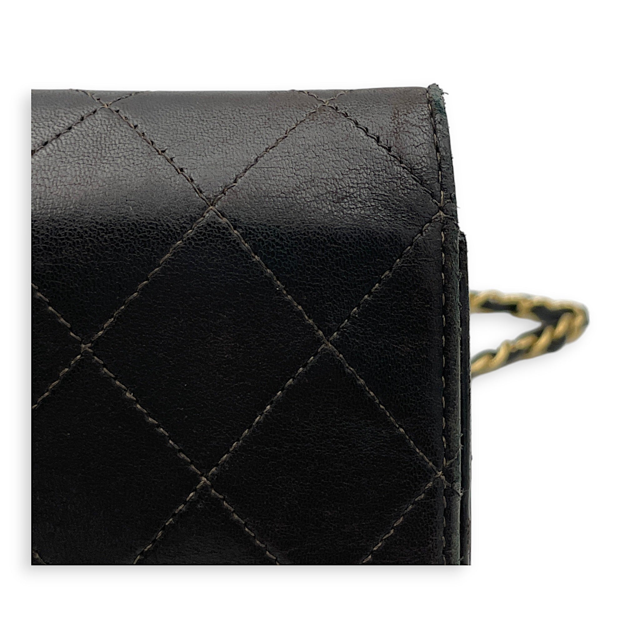 Chanel  Vintage Quilted Flap Crossbody bag in Lambskin, Gold Hardware_8