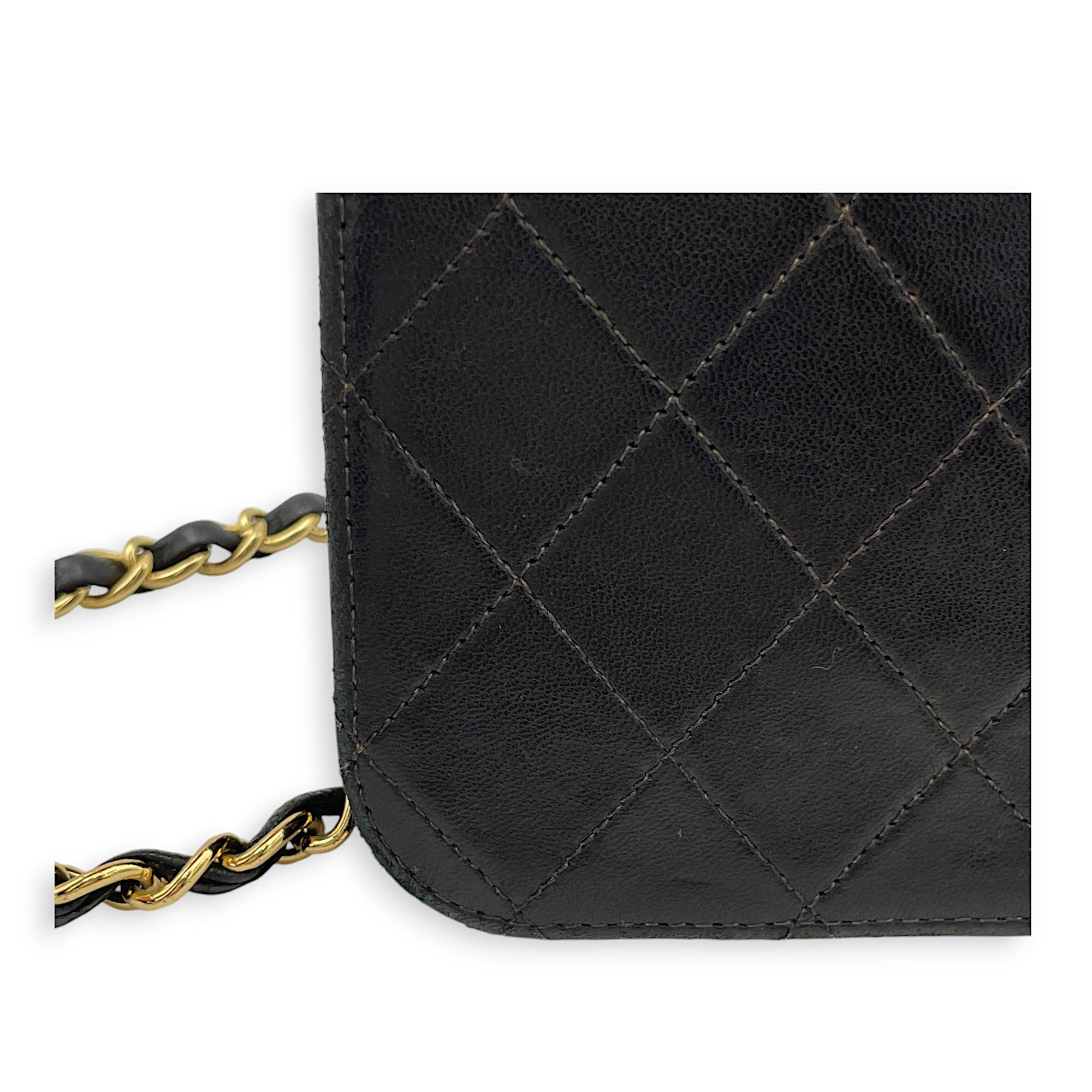 Chanel  Vintage Quilted Flap Crossbody bag in Lambskin, Gold Hardware_9