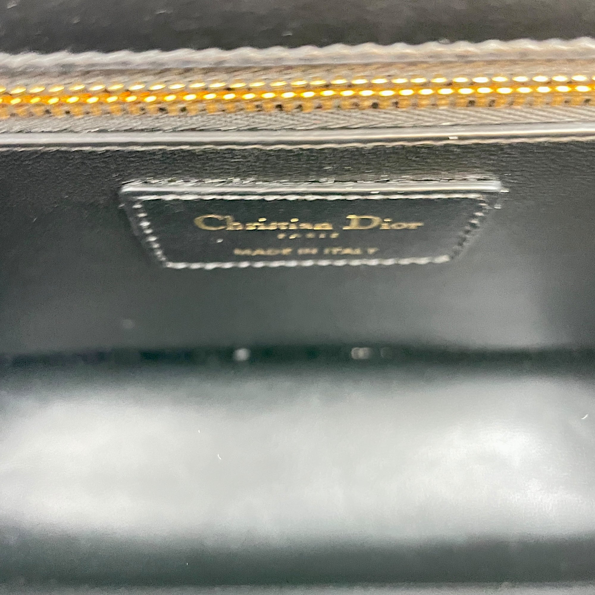 30 Montaigne Medium Black Shoulder Bag in Box Calfskin, Gold hardware