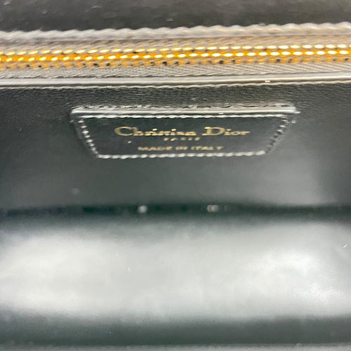 30 Montaigne Medium Black Shoulder Bag in Box Calfskin, Gold hardware