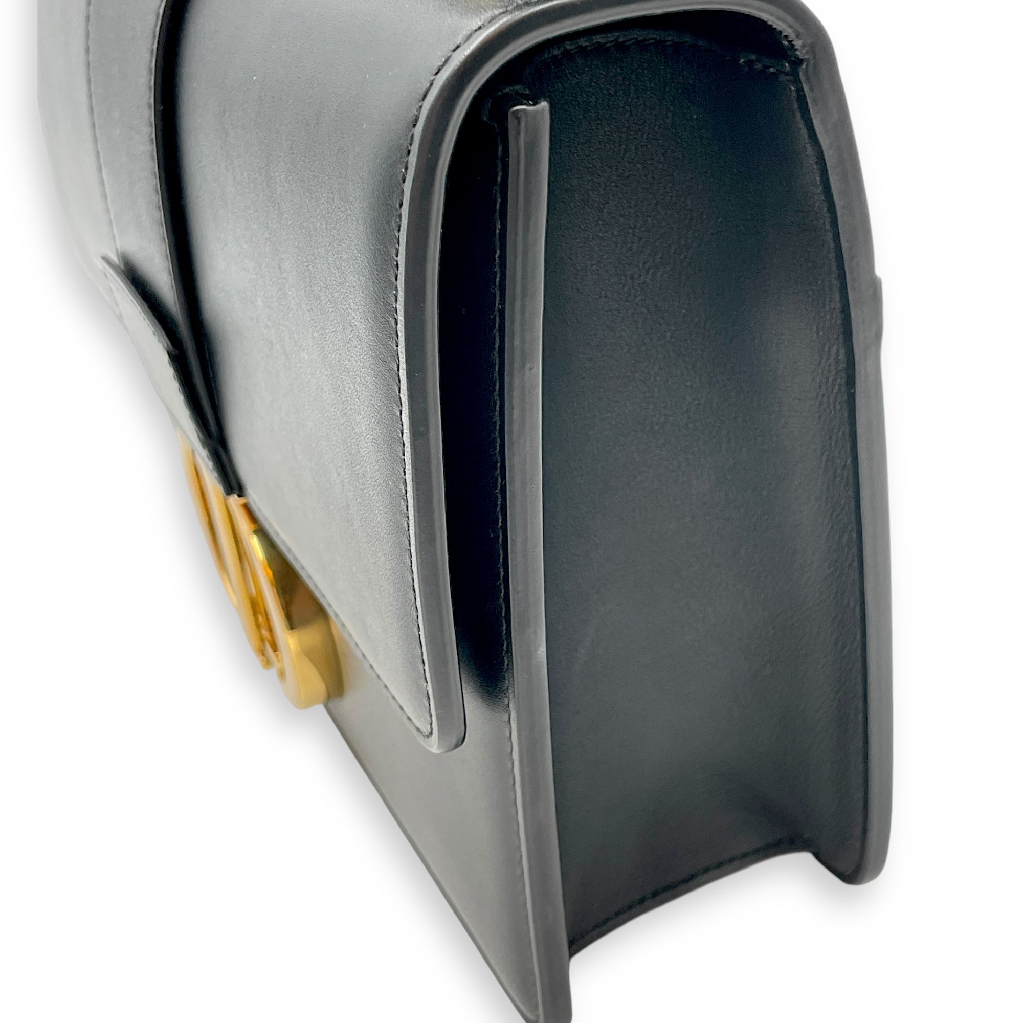 30 Montaigne Medium Black Shoulder Bag in Box Calfskin, Gold hardware