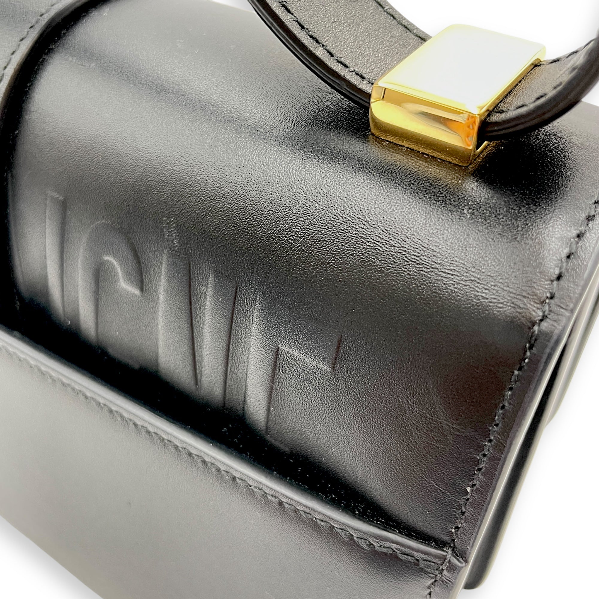 30 Montaigne Medium Black Shoulder Bag in Box Calfskin, Gold hardware