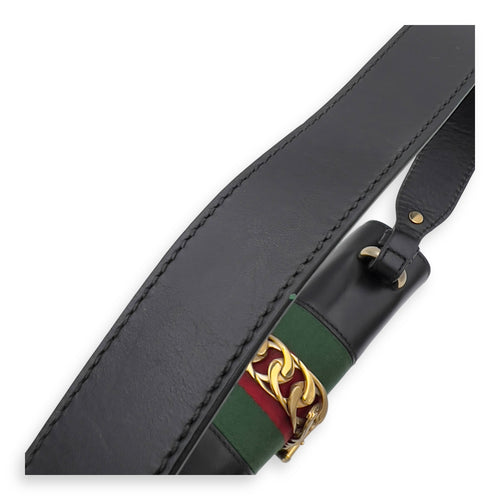 Gucci Sylvie Shoulder Bag Black in Calfskin, Gold hardware_24