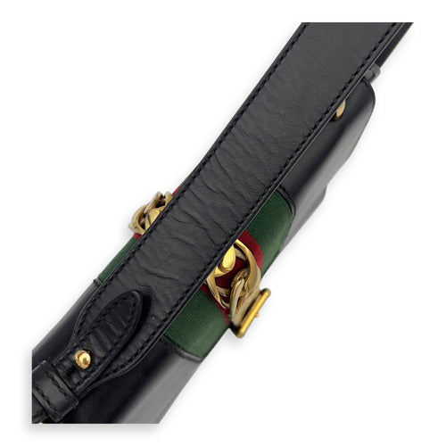 Gucci Sylvie Shoulder Bag Black in Calfskin, Gold hardware_32