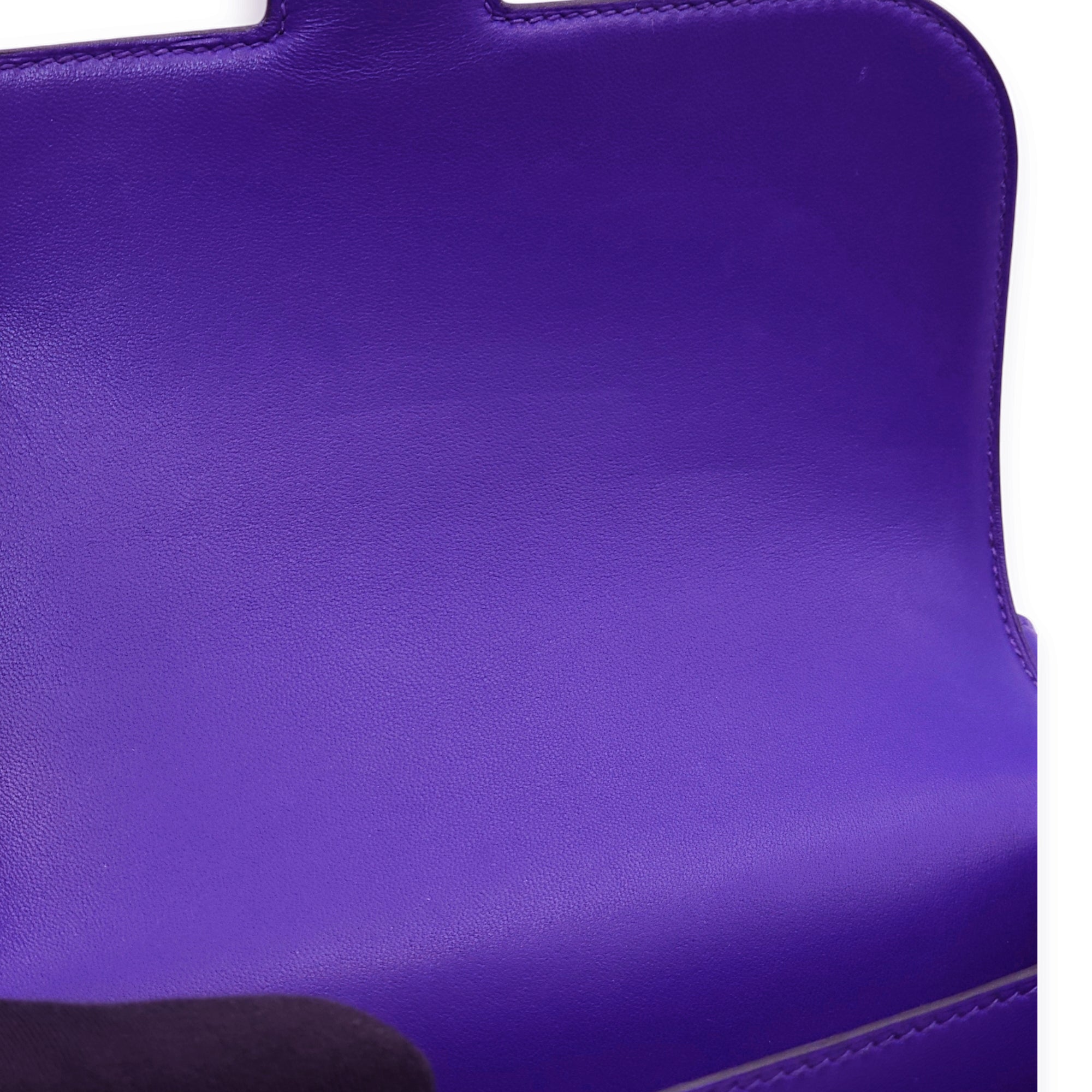 Constance 18 Blue Electric in Tadelakt Palladium hardware C111405 16