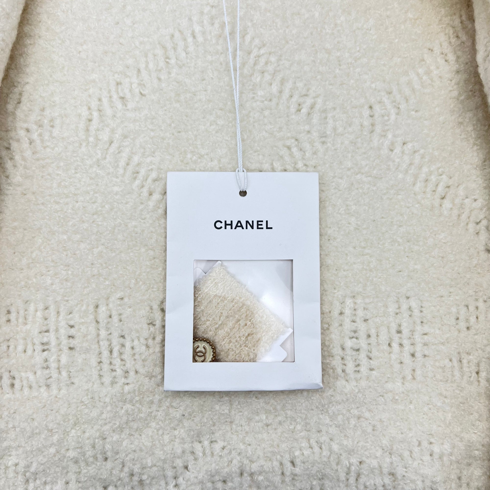 Chanel cream crop cardigan Ready-To-Wear FR36 cream in Cashmere, Gold hardware_2