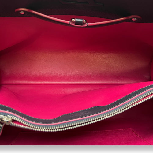 Capucines MM Black Top Handle Bag in Taurillon Leather, Silver hardware