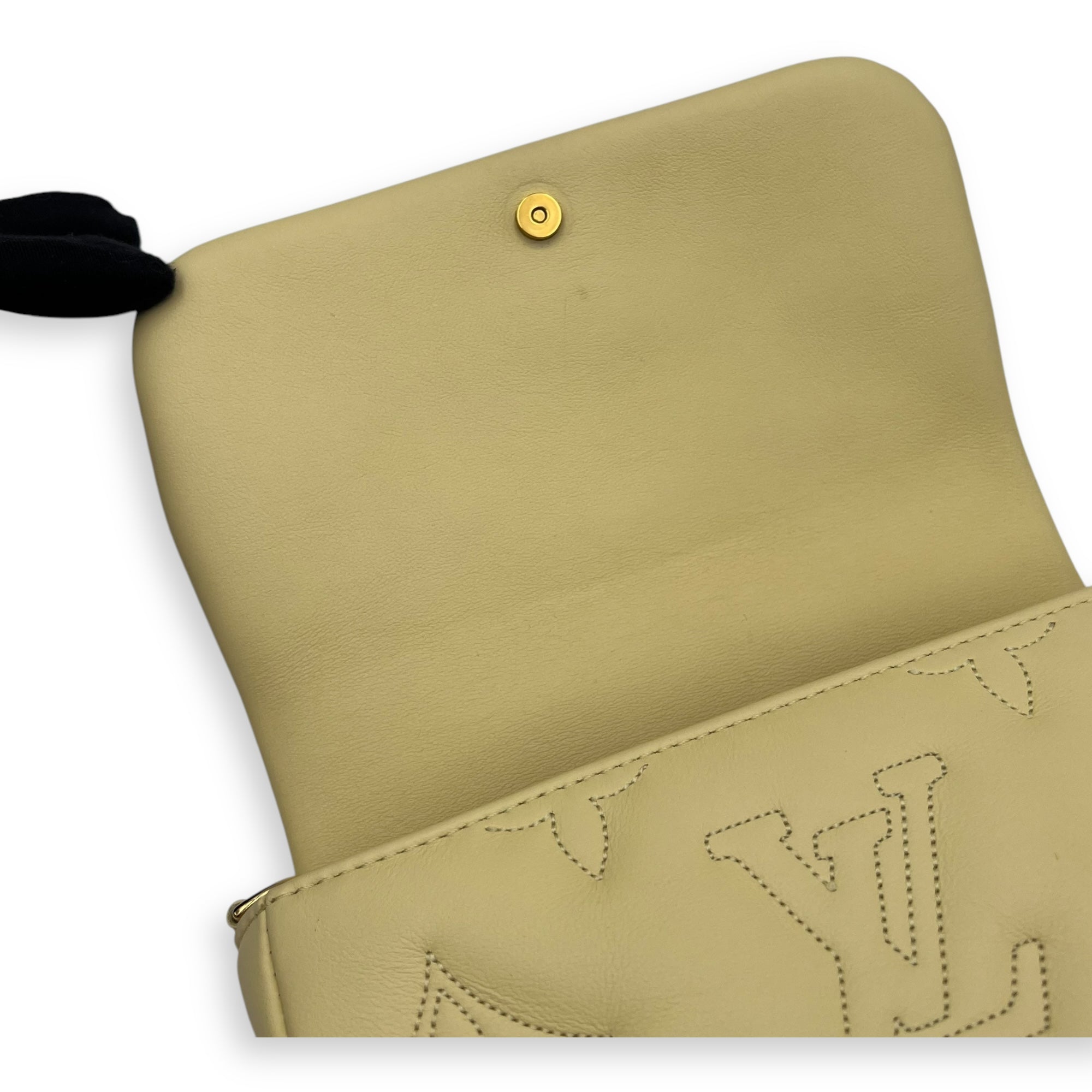Louis Vuitton Bubblegram Wallet on Strap Yellow Crossbody Bag in Lambskin, Gold hardware_20