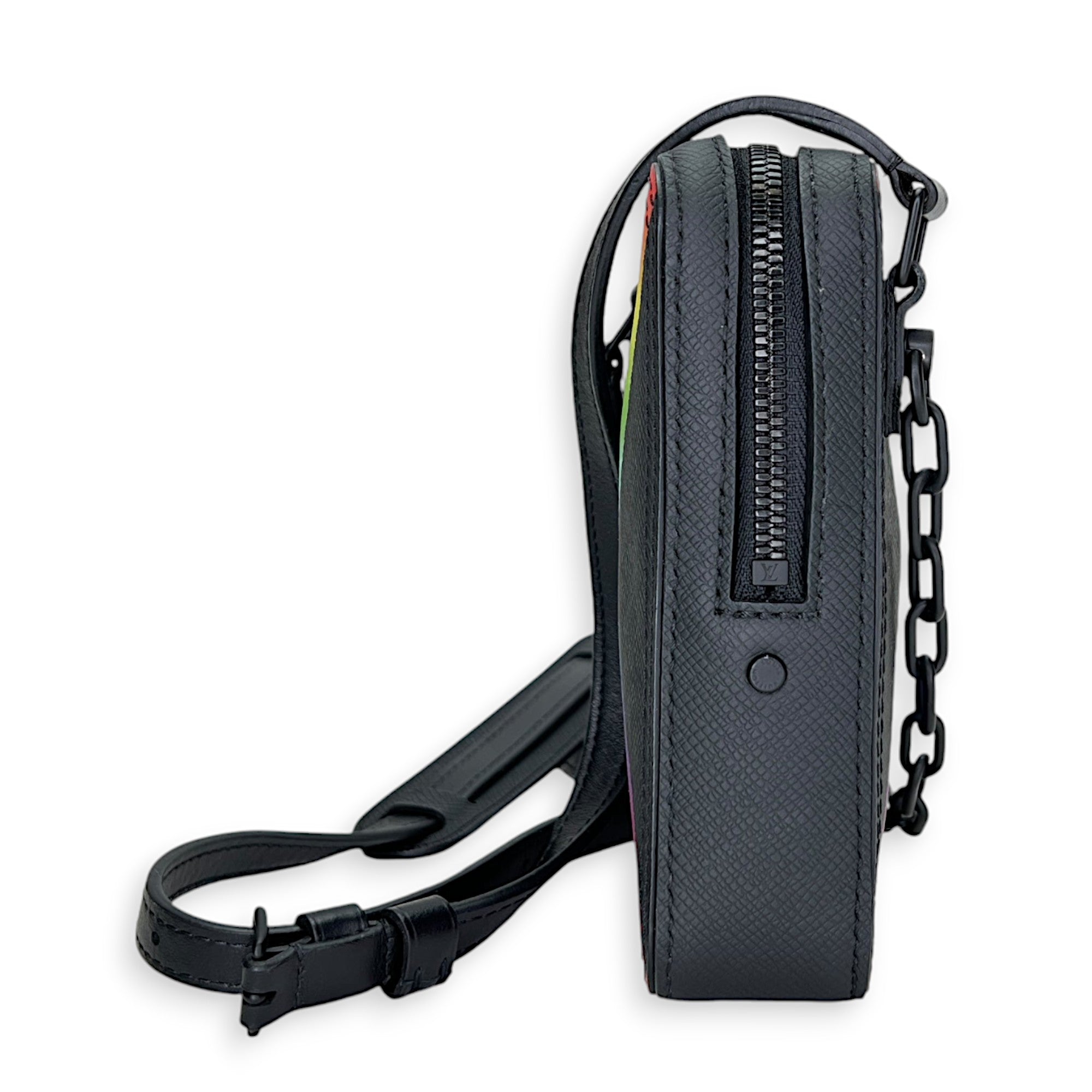 Louis Vuitton Danube Crossbody Bag  Black in Taiga Leather , Lacquered Metal Hardware_4