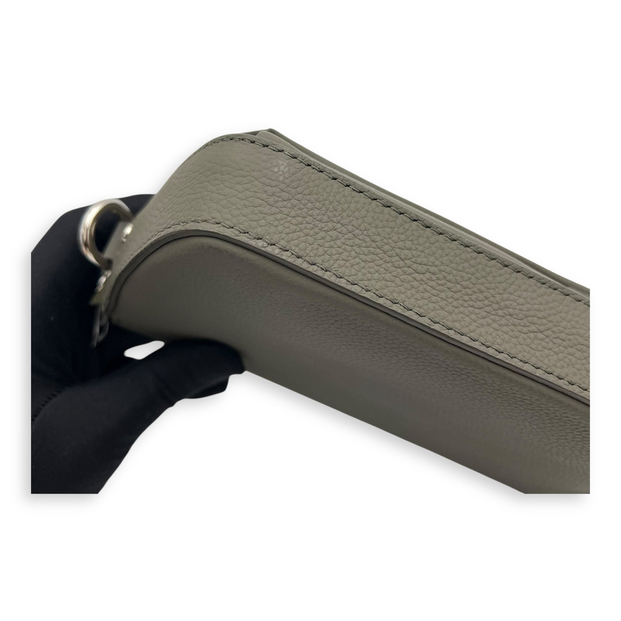 Louis Vuitton Pilot Wearable Wallet Belt Bag Green in Taurillon Leather, Silver hardware_10