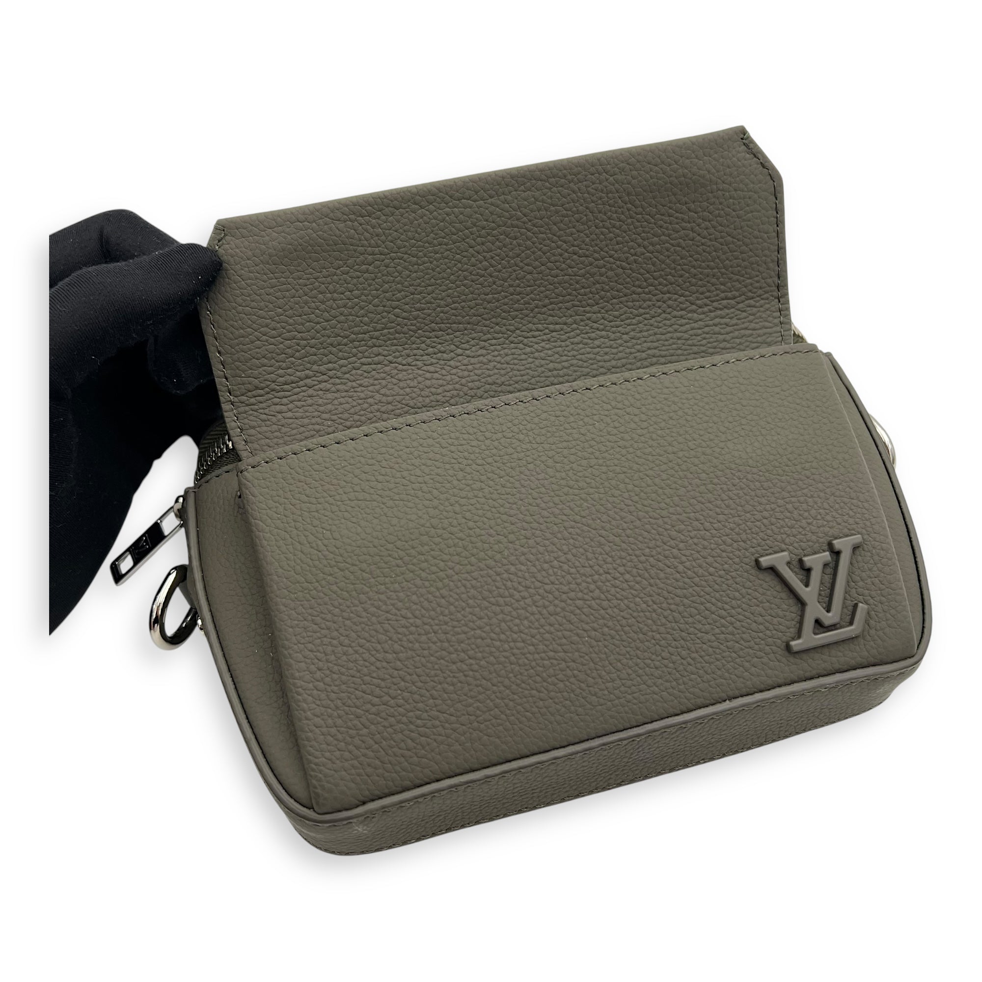 Louis Vuitton Pilot Wearable Wallet Belt Bag Green in Taurillon Leather, Silver hardware_11