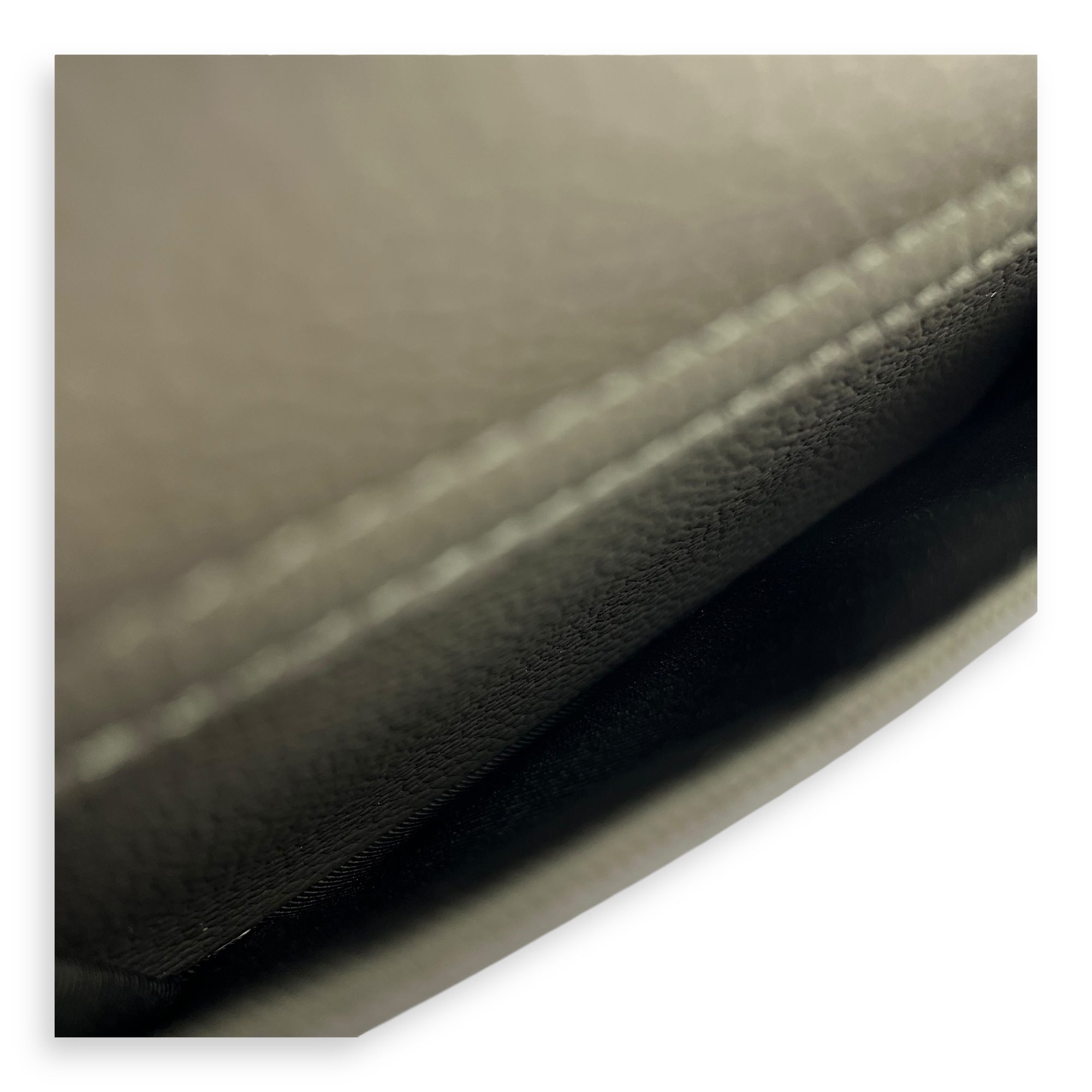 Louis Vuitton Pilot Wearable Wallet Belt Bag Green in Taurillon Leather, Silver hardware_12