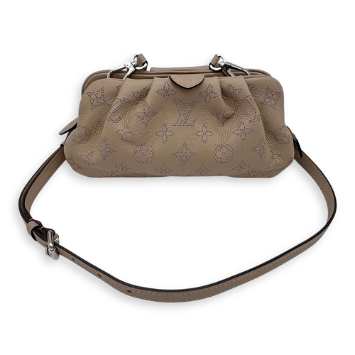 Louis Vuitton Scala Pouch Beige Gray Crossbody Bag in Mahina Leather, Silver hardware_10