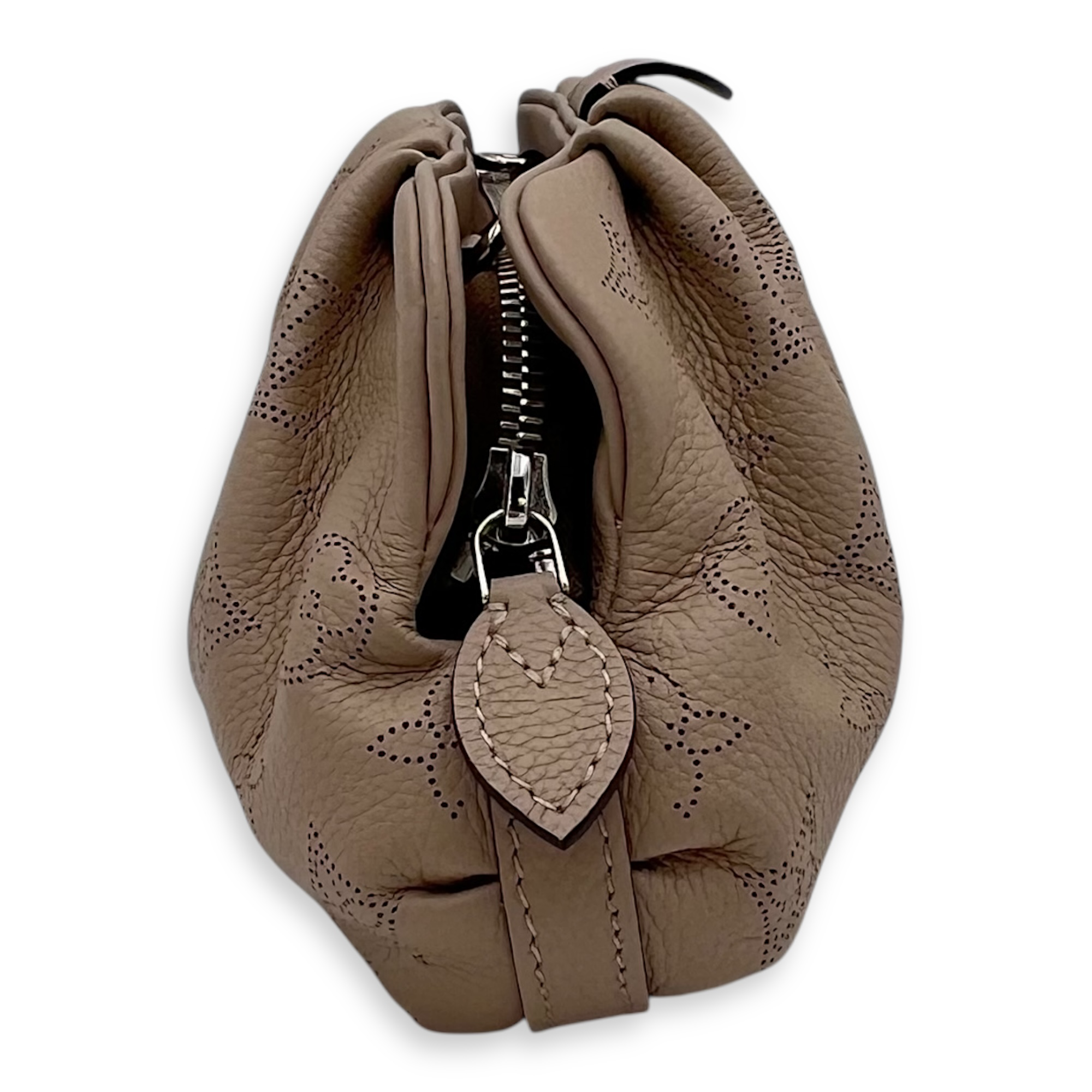 Louis Vuitton Scala Pouch Beige Gray Crossbody Bag in Mahina Leather, Silver hardware_4
