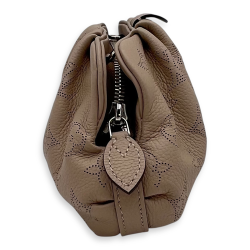 Louis Vuitton Scala Pouch Beige Gray Crossbody Bag in Mahina Leather, Silver hardware_4