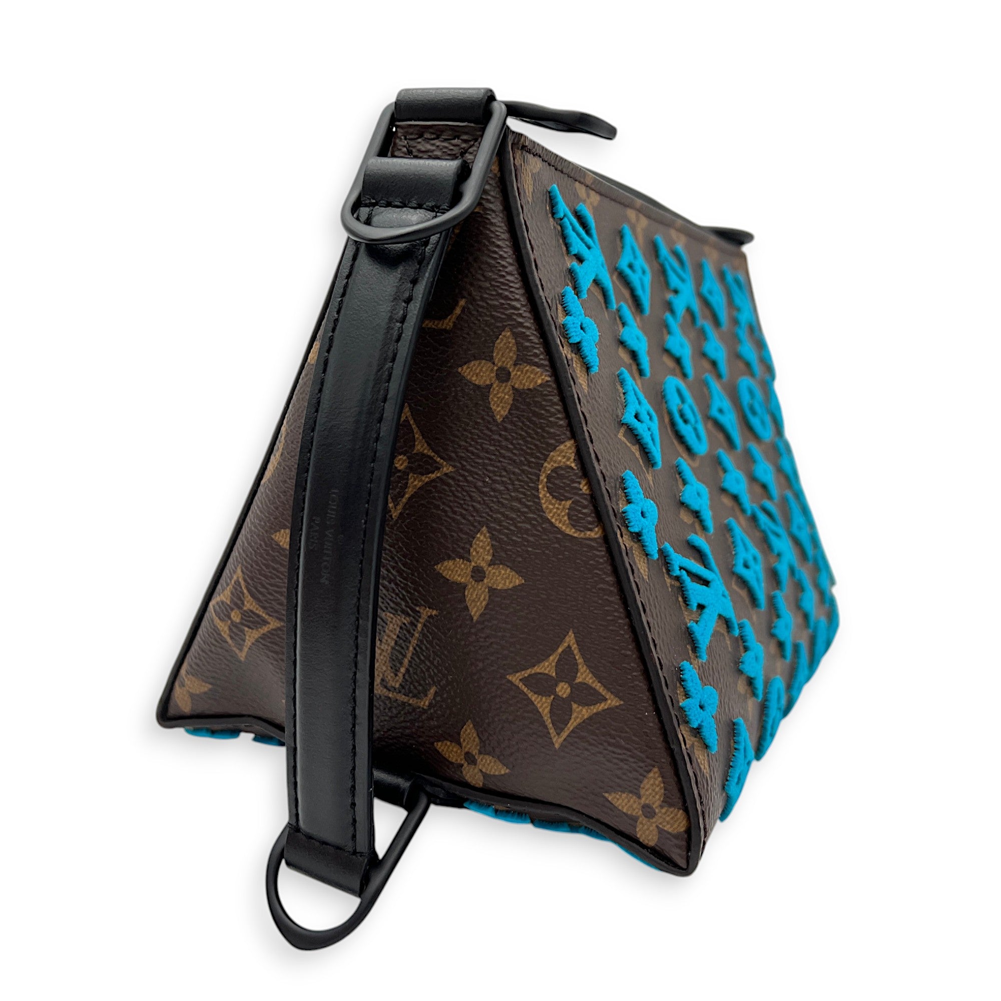 Louis Vuitton  Tuffetage Triangle Messenger bag in Monogram coated canvas, Lacquered Metal Hardware_4