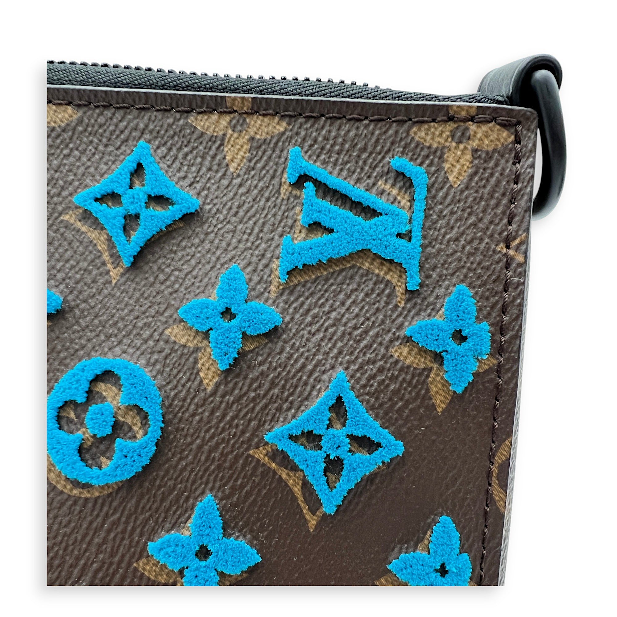 Louis Vuitton  Tuffetage Triangle Messenger bag in Monogram coated canvas, Lacquered Metal Hardware_6