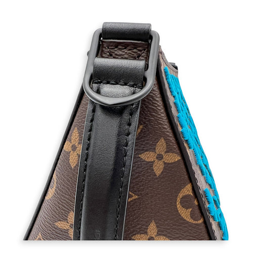 Louis Vuitton  Tuffetage Triangle Messenger bag in Monogram coated canvas, Lacquered Metal Hardware_7