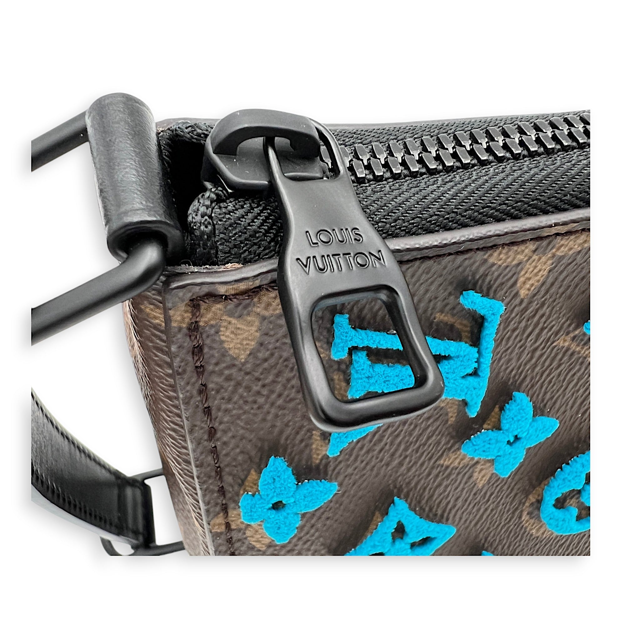 Louis Vuitton  Tuffetage Triangle Messenger bag in Monogram coated canvas, Lacquered Metal Hardware_9