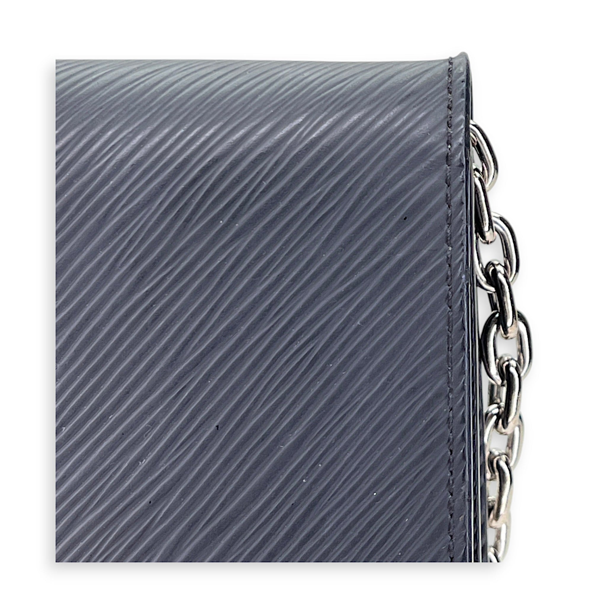 Louis Vuitton  Twist Wallet on chain in Epi leather, Silver Hardware_8