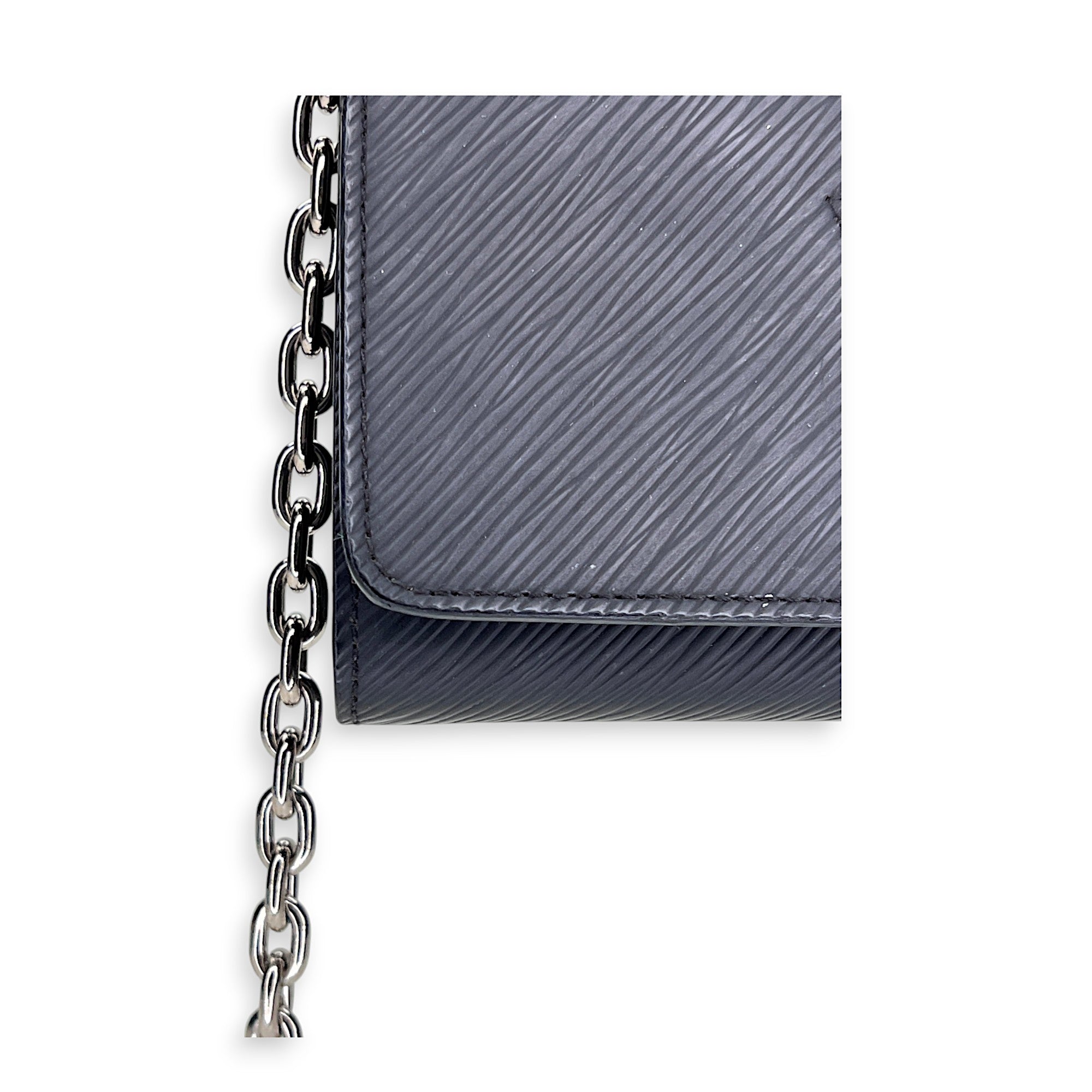 Louis Vuitton  Twist Wallet on chain in Epi leather, Silver Hardware_9