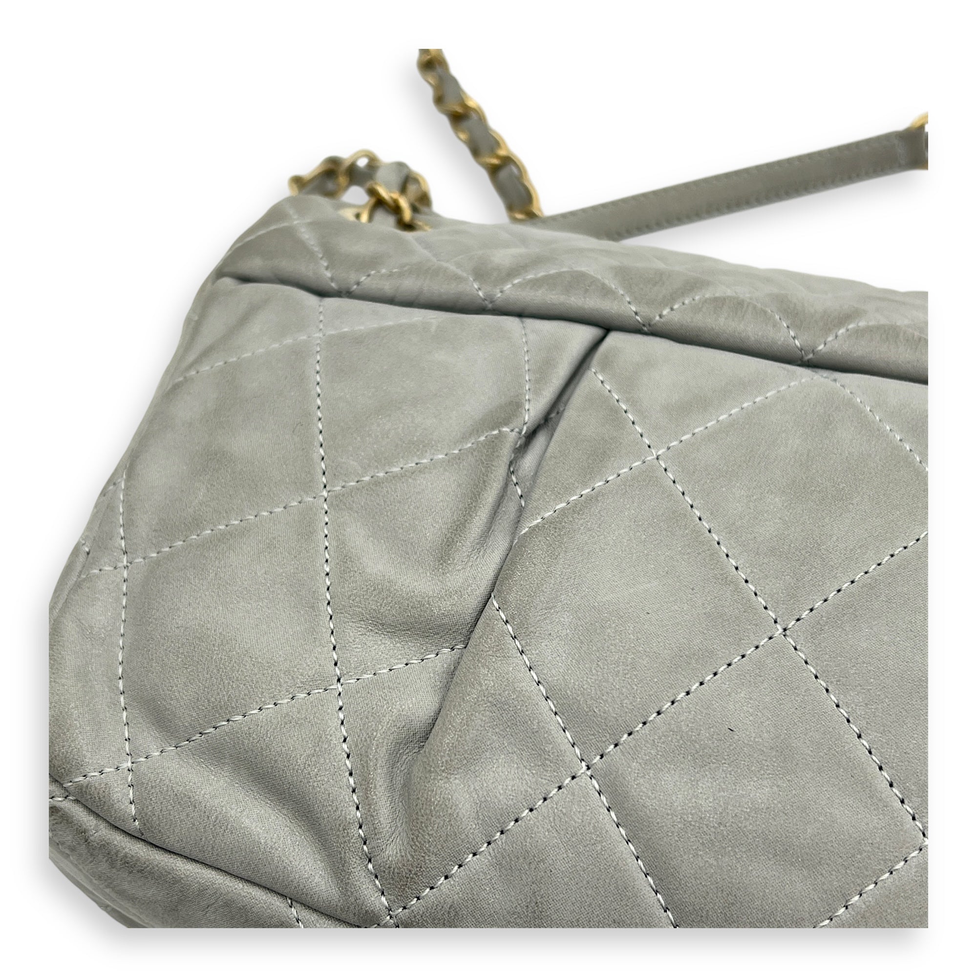 CC Quilted Shoulder Bag Grey in Lambskin, Gold hardware