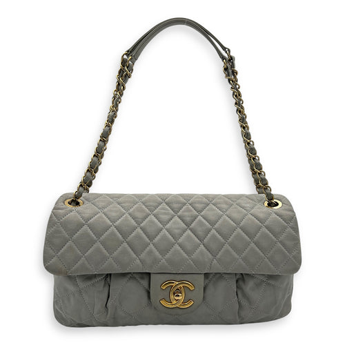 CC Quilted Shoulder Bag Grey in Lambskin, Gold hardware