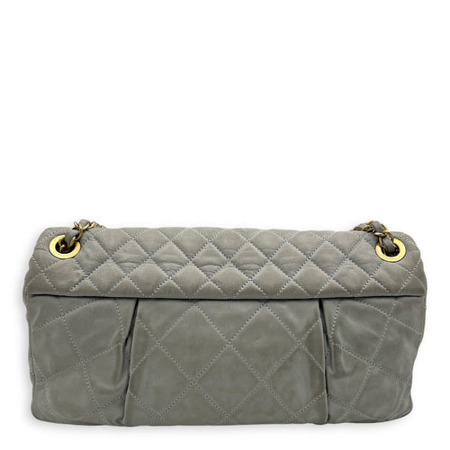 CC Quilted Shoulder Bag Grey in Lambskin, Gold hardware