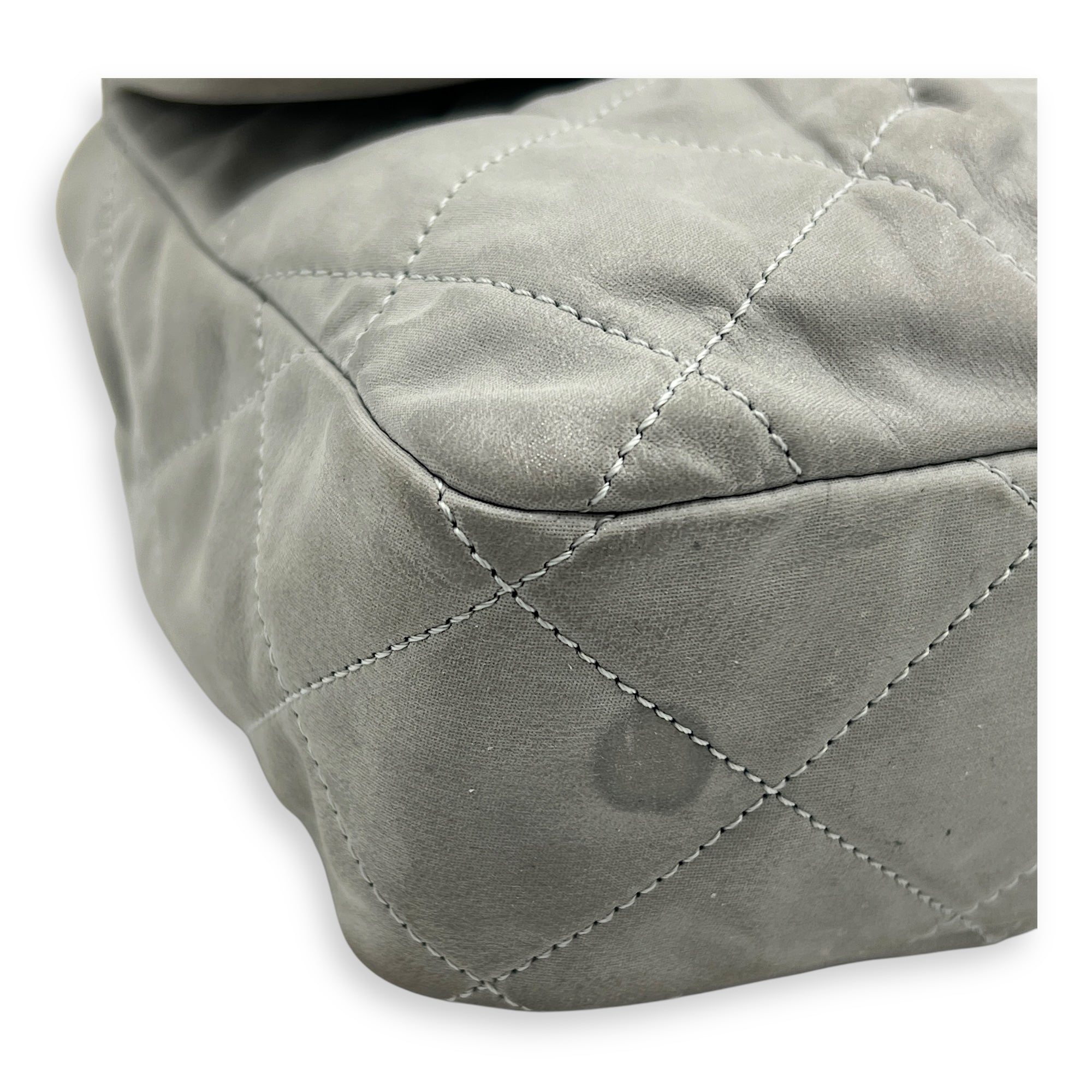 CC Quilted Shoulder Bag Grey in Lambskin, Gold hardware