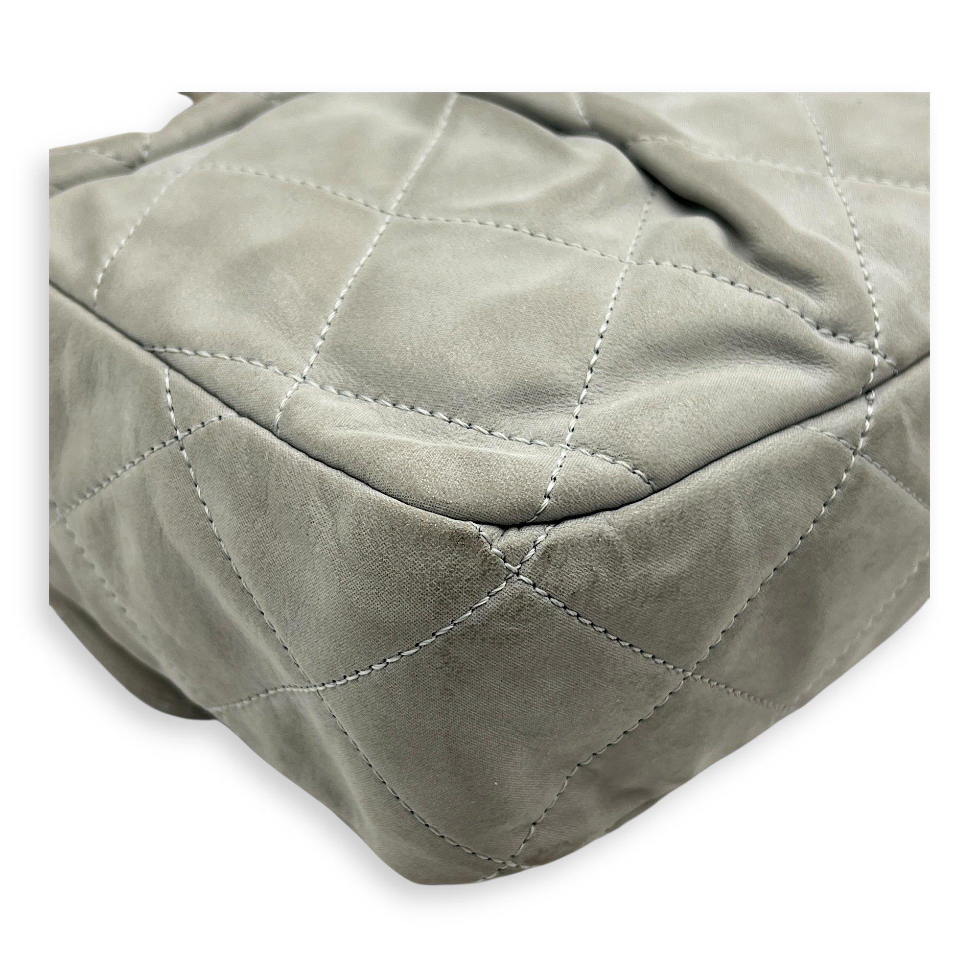 CC Quilted Shoulder Bag Grey in Lambskin, Gold hardware