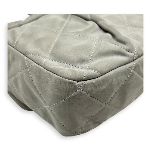 CC Quilted Shoulder Bag Grey in Lambskin, Gold hardware