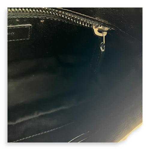 Puffer Black Shoulder Bag in Lambskin, Silver hardware