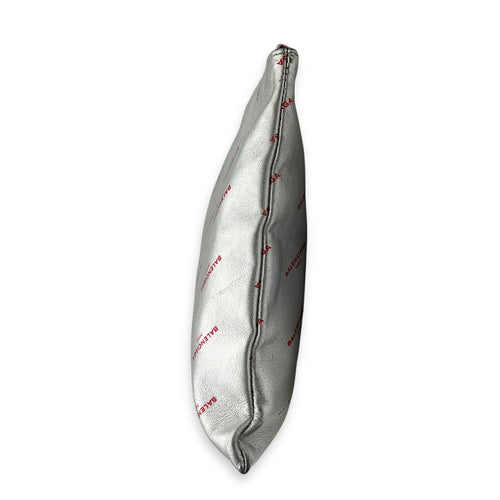 Logo Pouch Silver in Calfskin, Silver hardware