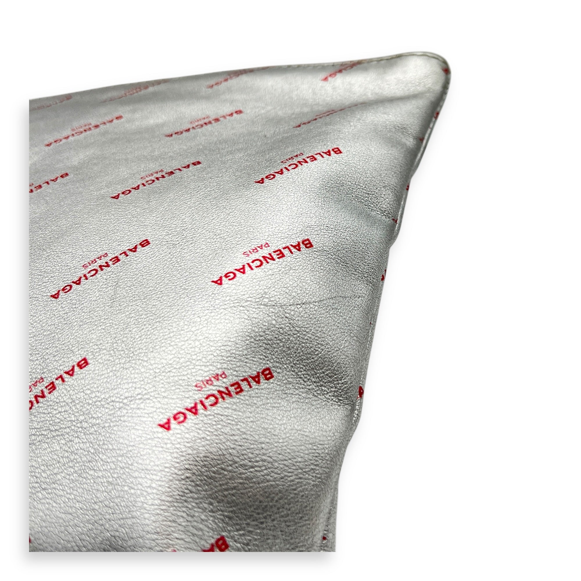Logo Pouch Silver in Calfskin, Silver hardware