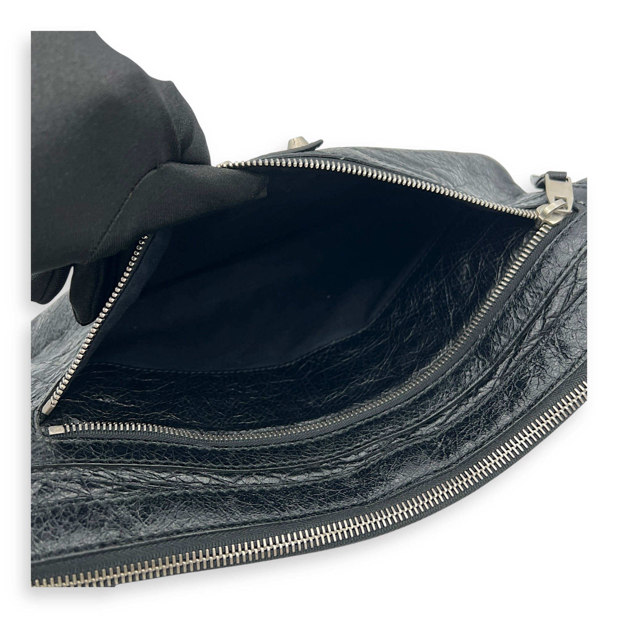City Pouch Black in Calfskin, Ruthenium hardware