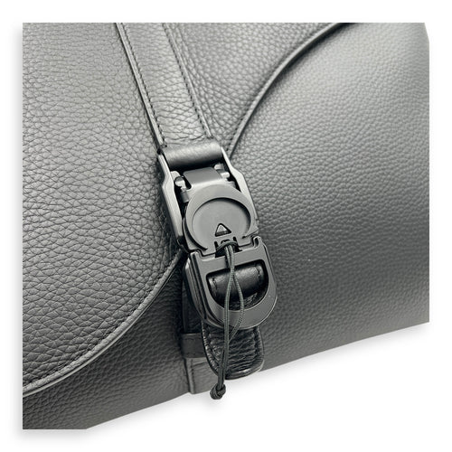 Saddle Messenger Black in Calfskin, Ultramatte hardware