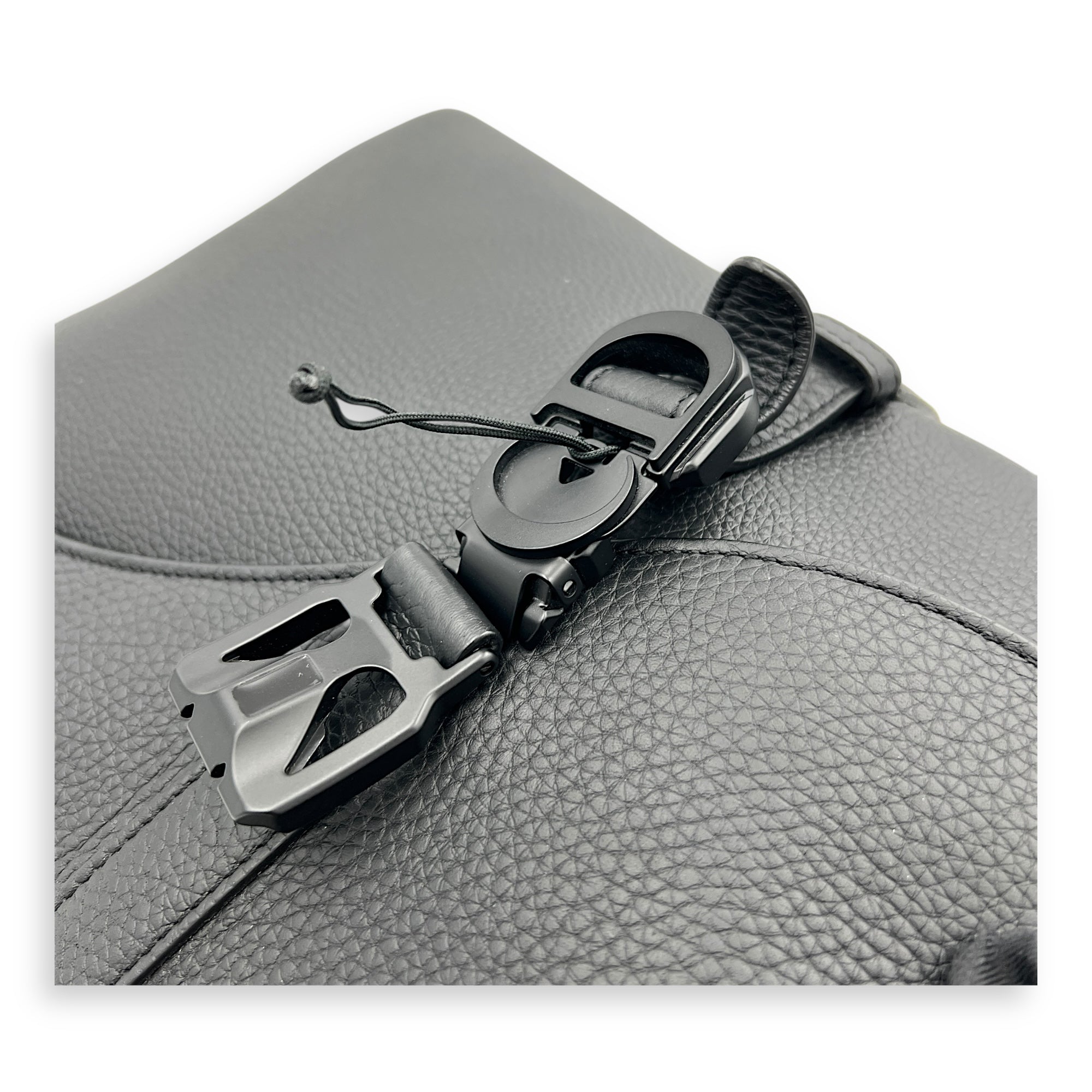 Saddle Messenger Black in Calfskin, Ultramatte hardware