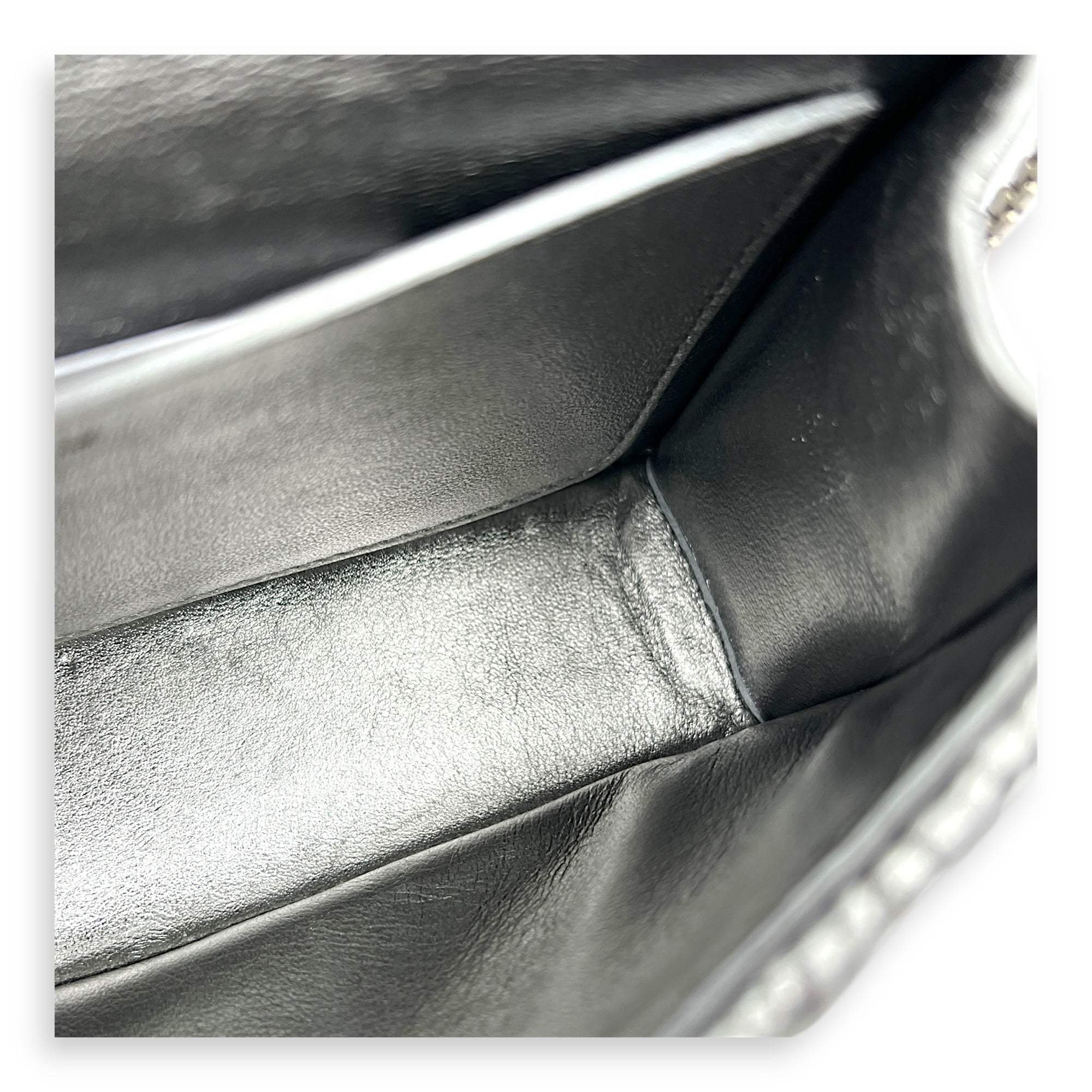 Matelassé Crossbody Bag Silver in Lambskin, Silver hardware