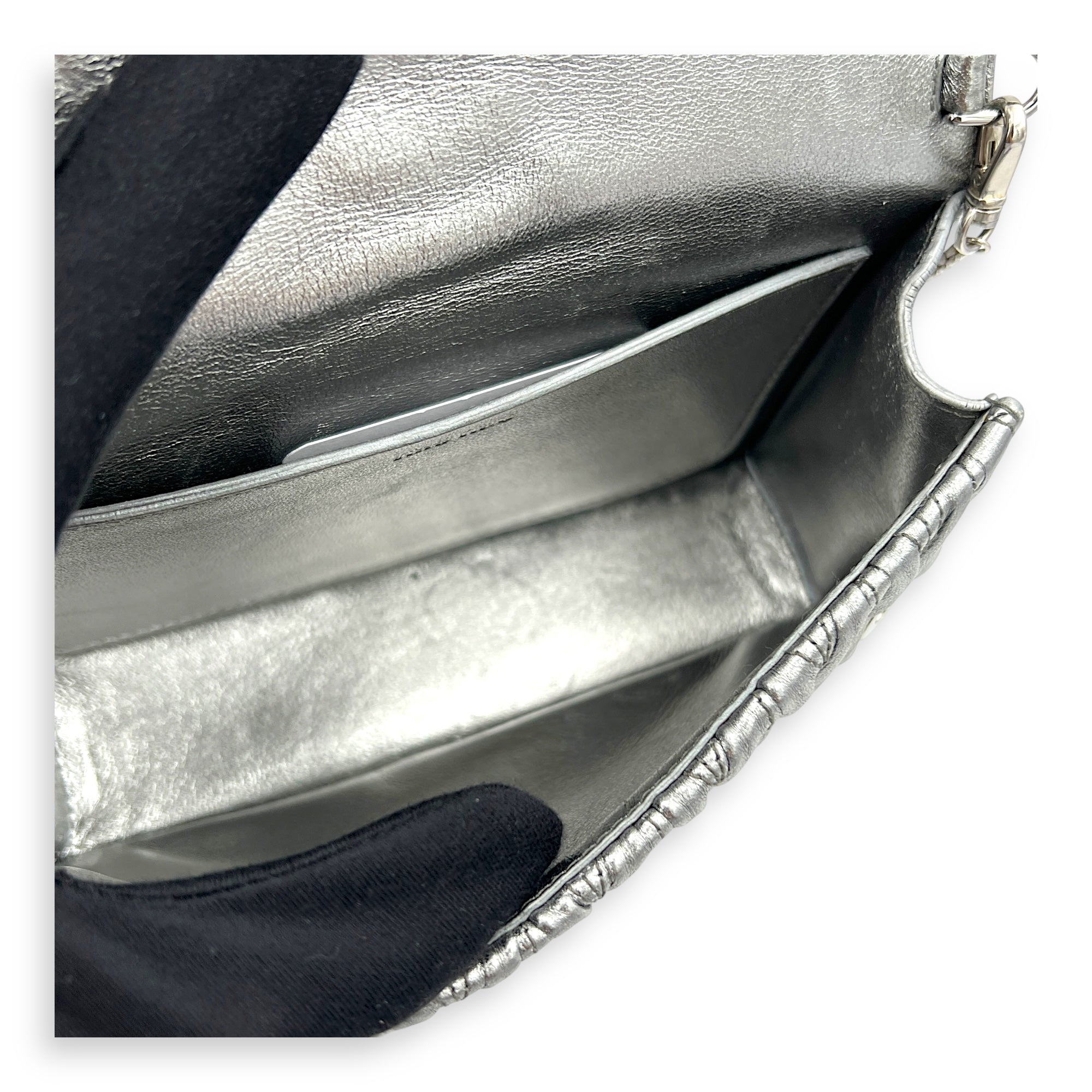 Matelassé Crossbody Bag Silver in Lambskin, Silver hardware