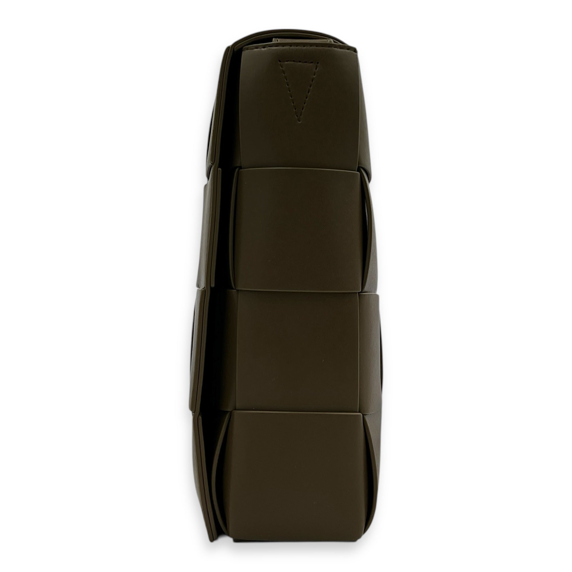 Cassette Shoulder Bag Maxi Brown in Calfskin, Silver hardware