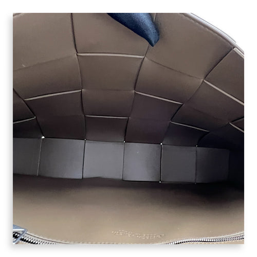 Cassette Shoulder Bag Maxi Brown in Calfskin, Silver hardware